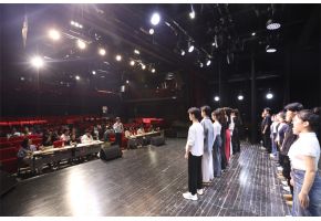 噢美男人操女人逼视频高三年级表演专业举行阶段考试